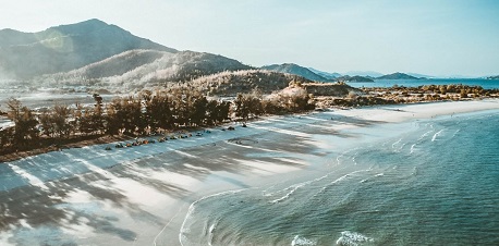 Bãi biển Cam Ranh: Top các bãi biển đẹp & kinh nghiệm du lịch MỚI nhất 2025