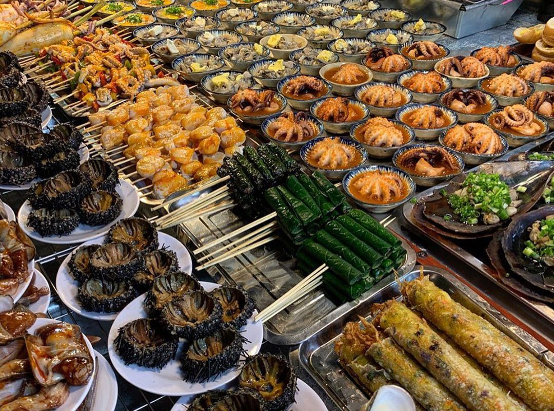 Phố đi bộ Nha Trang Phố đi bộ 9 Market sở hữu các quầy hàng ẩm thực hấp dẫn, đủ sức làm say lòng mọi “tín đồ”