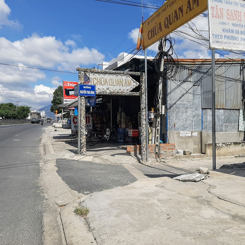 Chùa đá Quan Âm Lối vào chùa đá Quan Âm