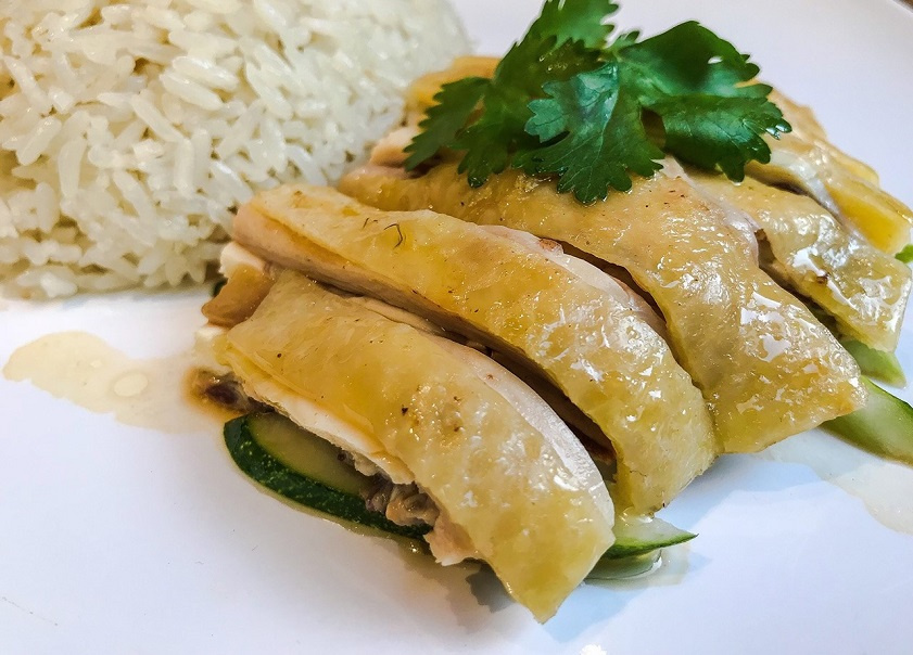 Cơm gà thơm ngon được chế biến kỹ lưỡng