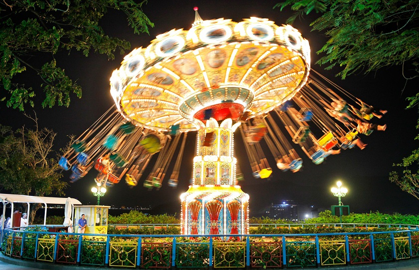 “Quay cuồng” trên Đu quay dây văng tại Adventure Land