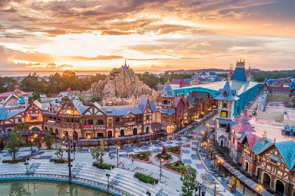 Đi Phú Quốc bằng xe ô tô “Thế giới cổ tích” bên trong công viên chủ đề đề VinWonders Phú Quốc