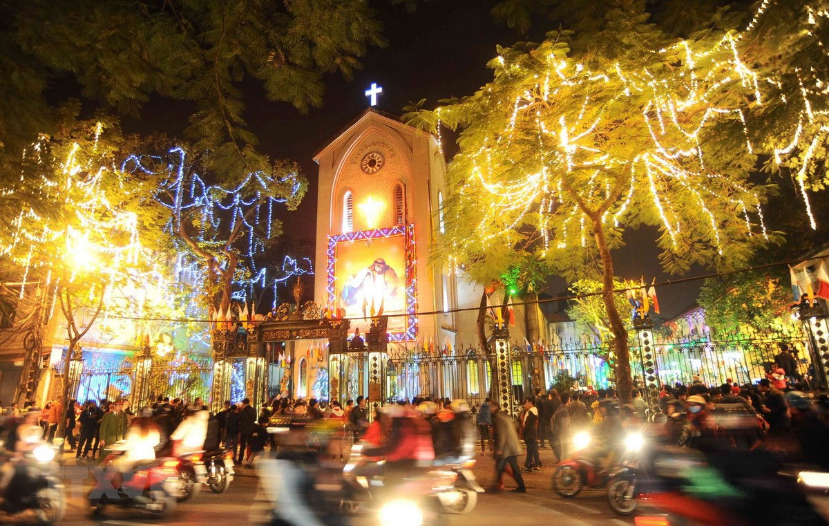 Địa điểm đi chơi Noel ở Hà Nội Không khí tấp nập tại nhà thờ Hàm Long