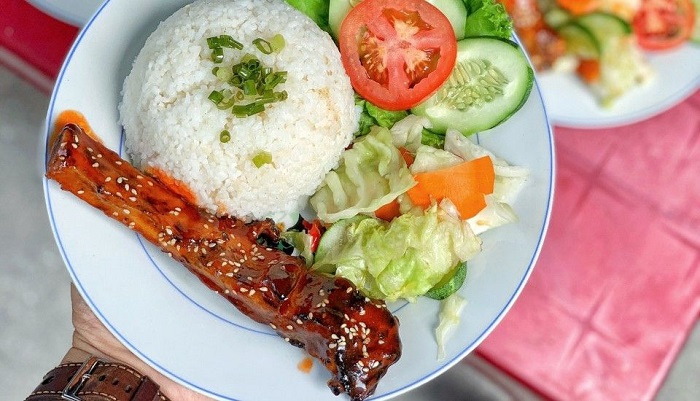 Cơm tấm sườn que Nha Trang