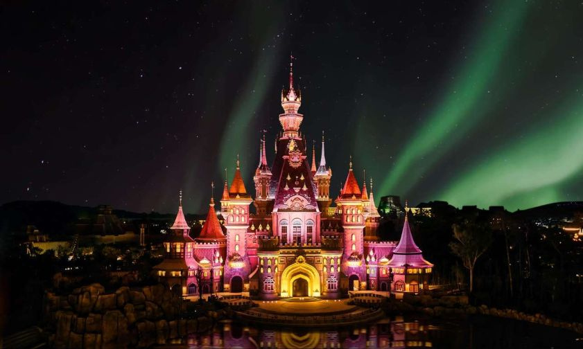 VinWonders Phú Quốc lung linh huyền ảo về đêm