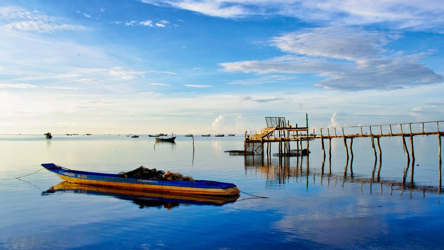 Thu trọn vào tầm mắt vẻ đẹp bình yên, thơ mộng của làng chài Hàm Ninh