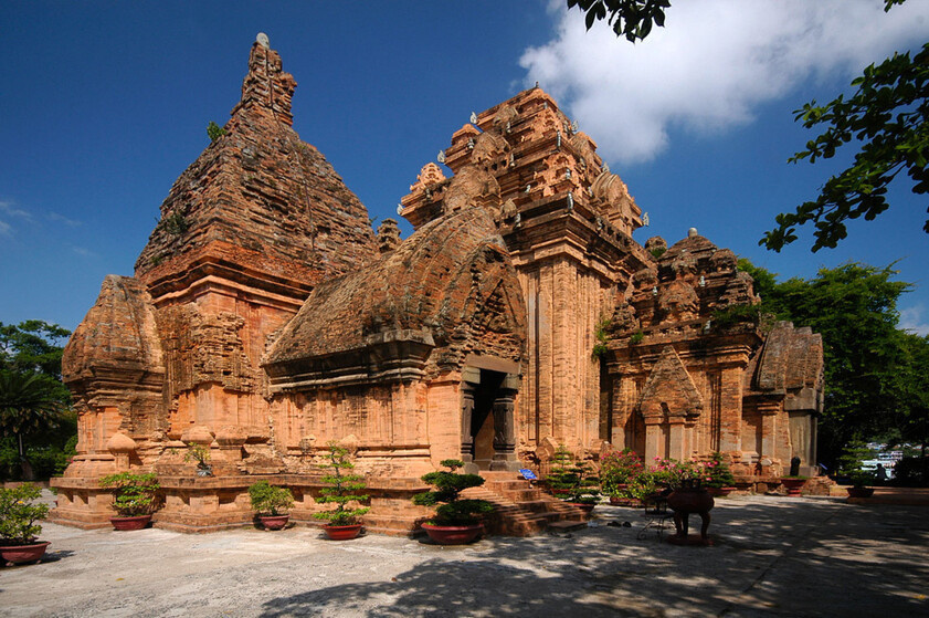 Tham quan Tháp Bà Ponagar