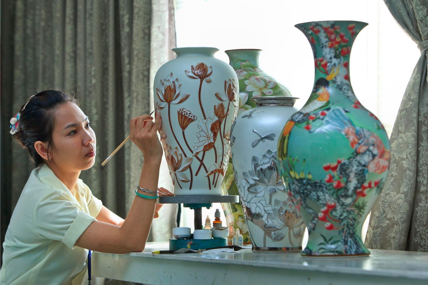 Bàn tay khéo léo của những nghệ nhân làm gốm