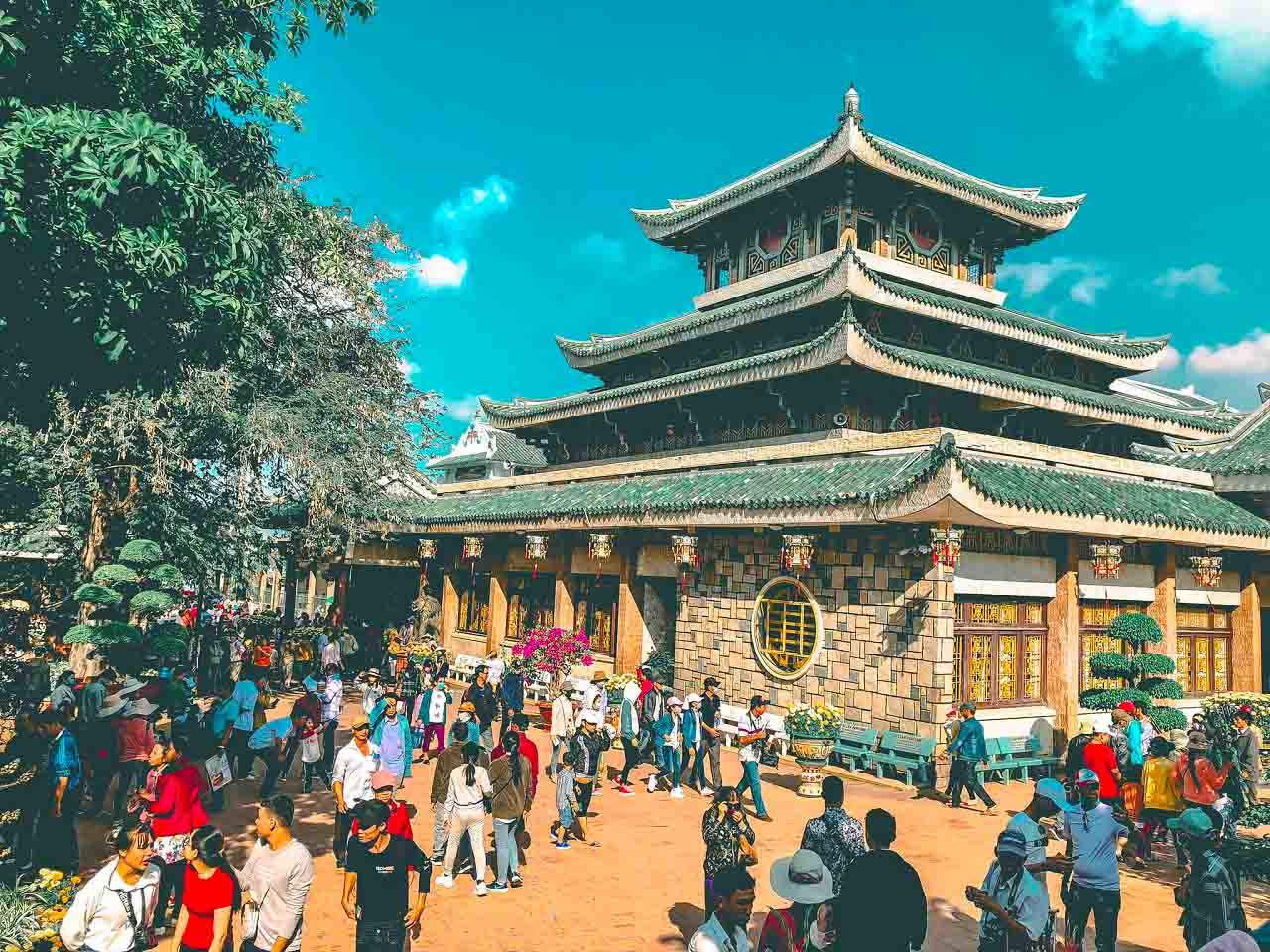 Du lịch Châu Đốc và miếu Bà Chúa Xứ trên núi Sam để khám phá văn hoá tín ngưỡng Việt Nam