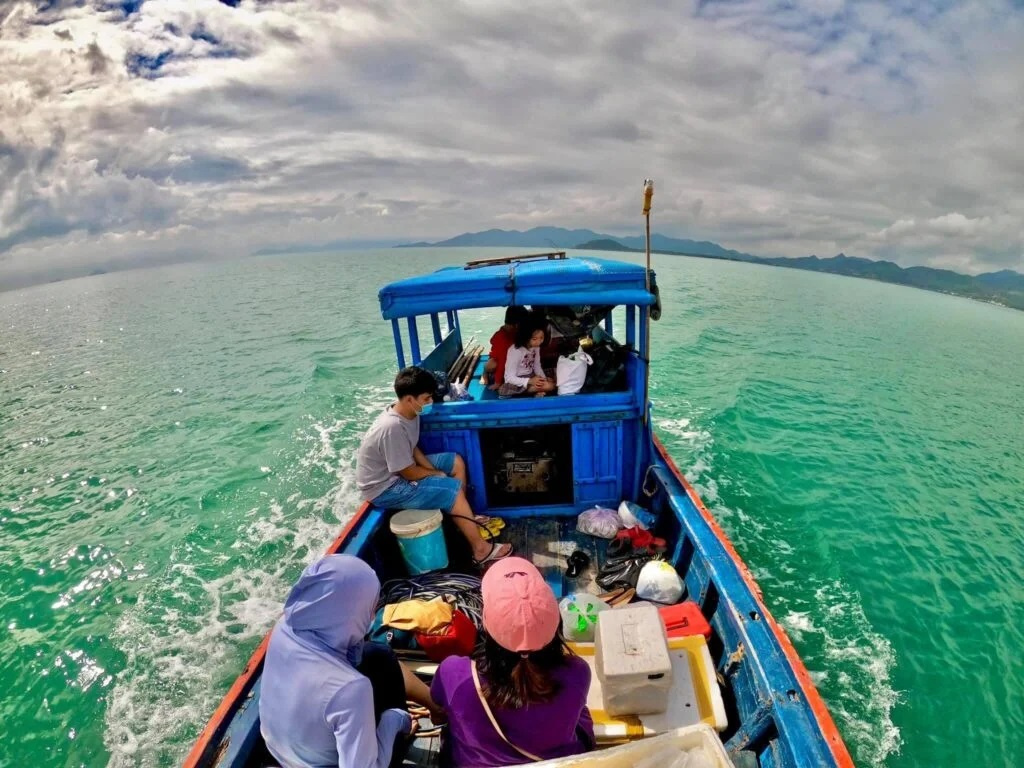 Đi tàu ra đảo Hòn Thị