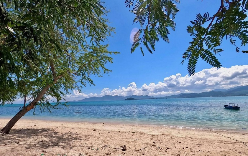 Cảnh biển trên đảo Hòn Thị