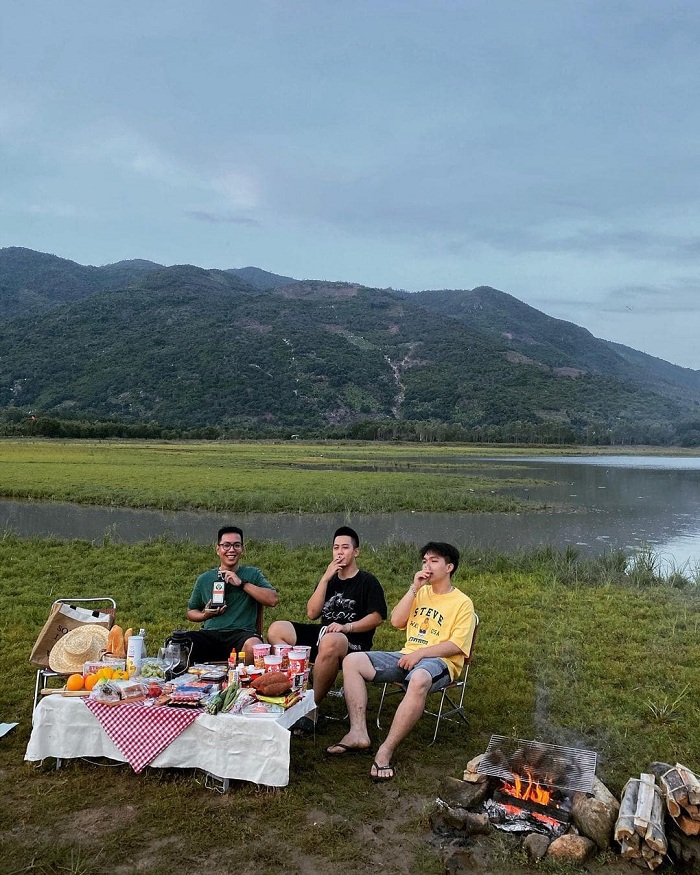 Tổ chức camping tại hồ Am Chúa 