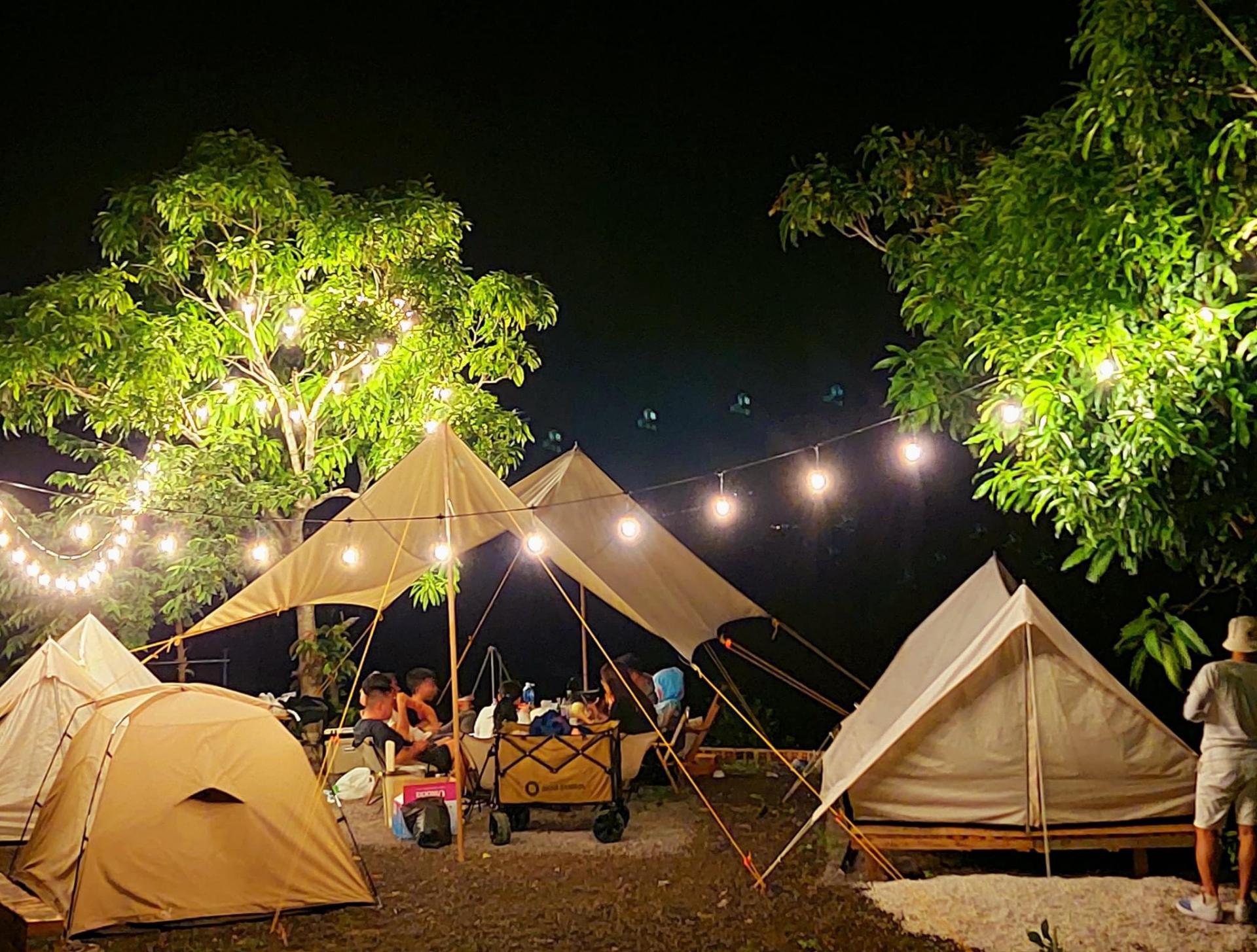 Buổi tối lên đèn và lửa trại tại Hồ Am Chúa