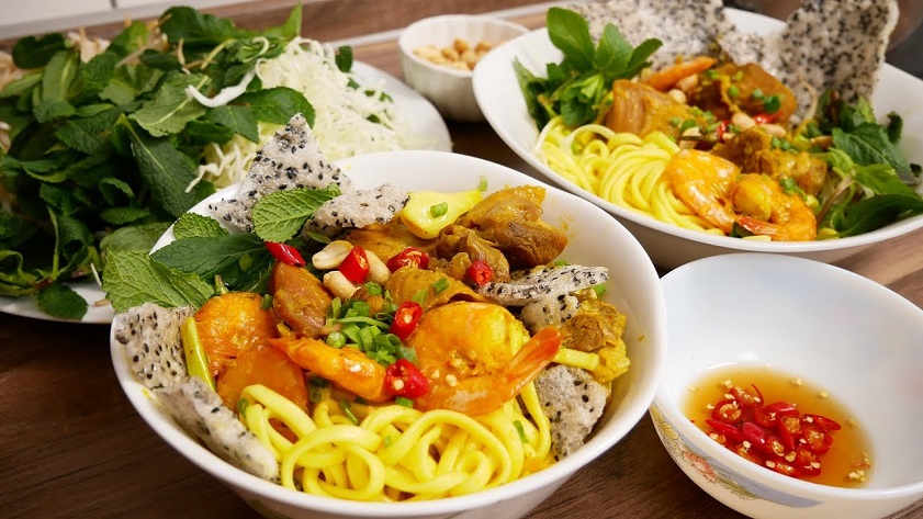 Ăn trưa Hội An Mì Quảng là một trong những món ăn đặc sản của Quảng Nam