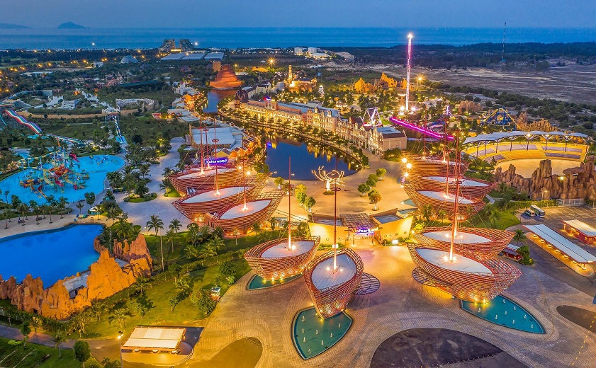 Bãi biển Bắc Mỹ An Vui chơi tại VinWonders Nam Hội An