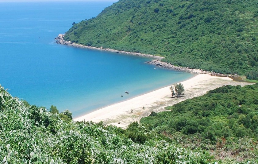 Vẻ đẹp bình yên của bãi Chuối từ góc nhìn trên cao