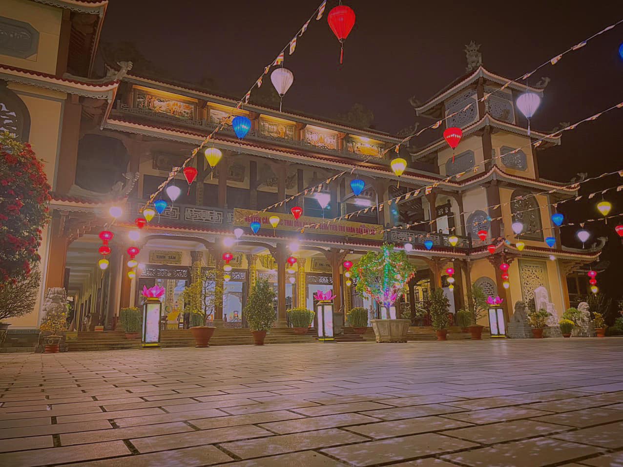 Chùa Bồ Đề Đà Nẵng lung linh trong ánh đèn