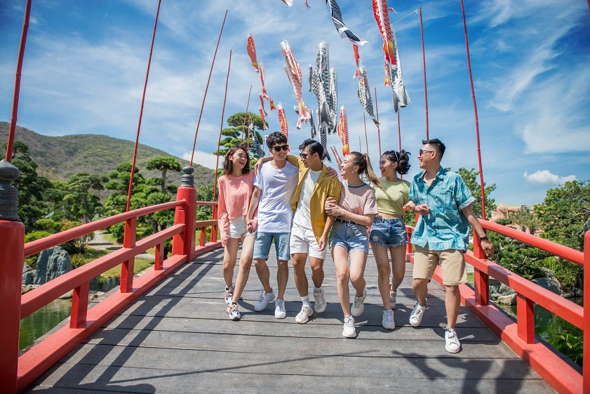 Du lịch Nha Trang cần chuẩn bị gì Những set đồ năng động, nhưng không kém phần quyến rũ được nhiều bạn trẻ ưa chuộng khi du lịch Nha Trang