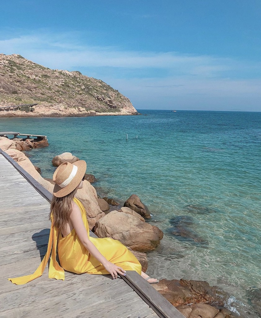 Du lịch Nha Trang cần chuẩn bị gì Mũ rộng vành giúp du khách tránh nắng và bảo vệ làn da hiệu quả