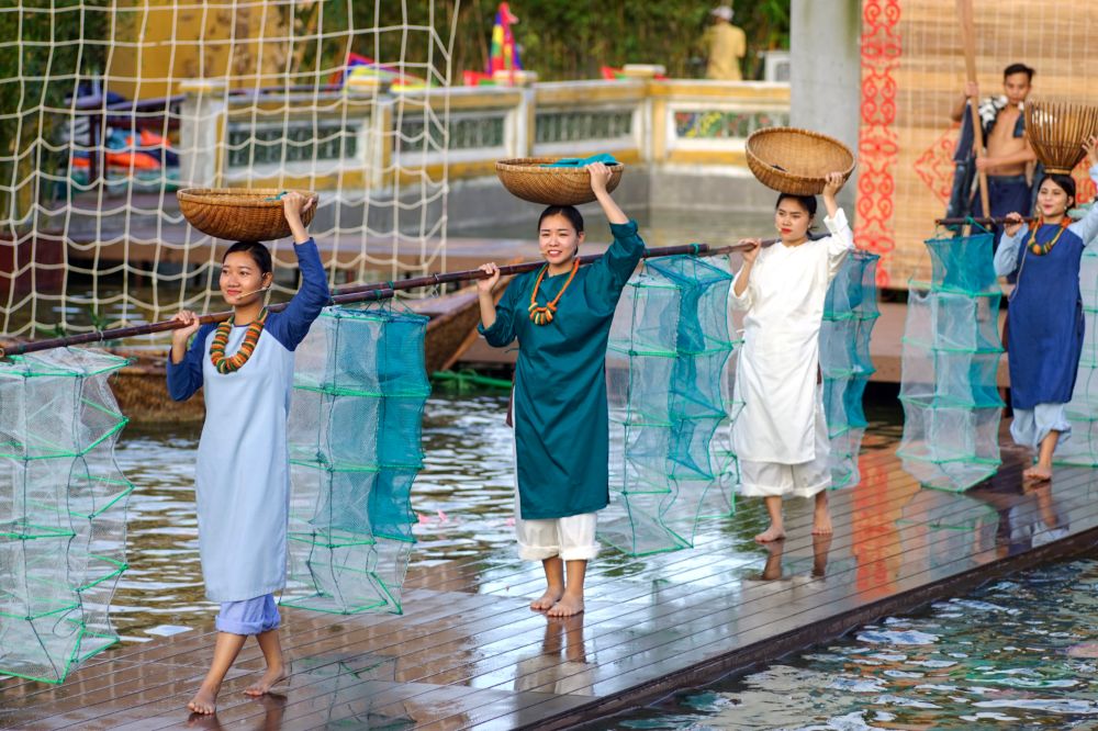 Biểu diễn nghệ thuật, văn hóa dân gian đặc sắc