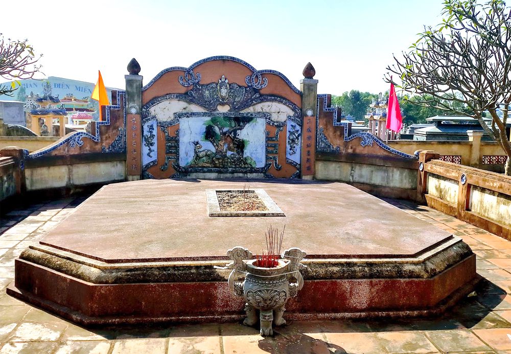 Mộ Ông Ích Khiêm gắn liền với câu chuyện lịch sử thú vị 