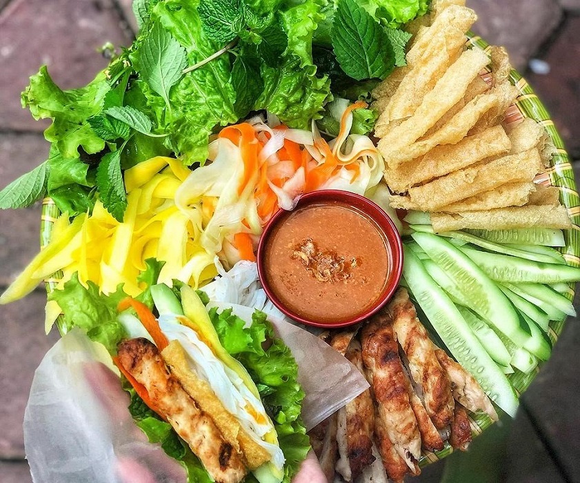 Nem lụi Nha Trang quán Bà Năm