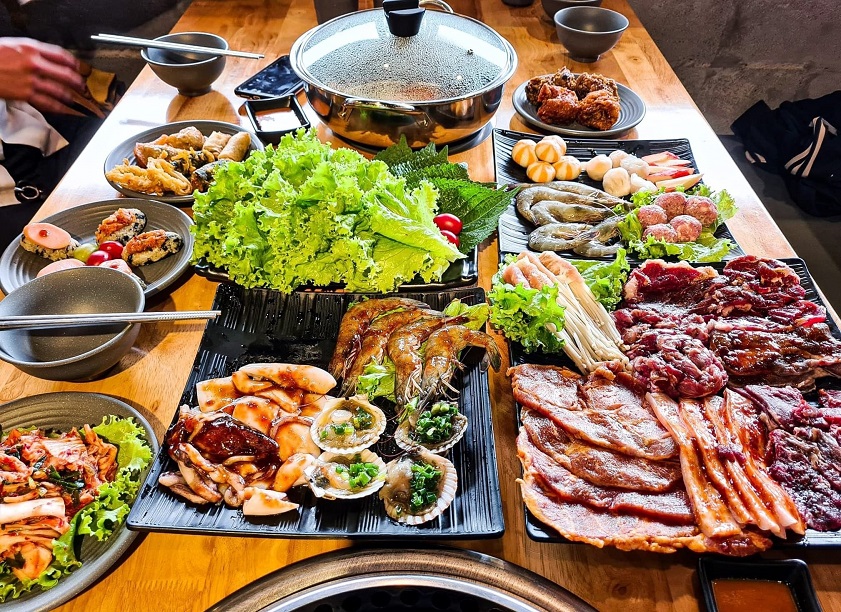 Món ăn tại quán Ra Khơi Phú Quốc rất đa dạng