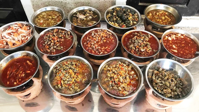 Quán ốc Nha Trang Các chảo ốc nóng tại quán ốc biển Nha Trang