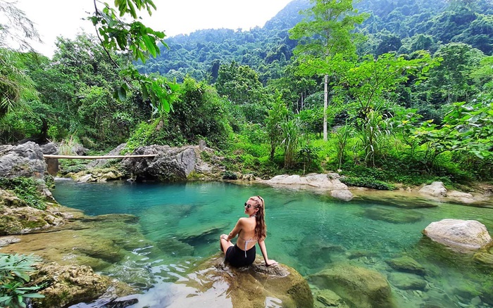 Hoà mình vào khung cảnh thiên nhiên hoang sơ bên suối Nậm Chắn