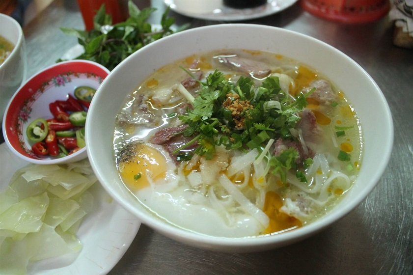 Ăn đêm Hội An Ăn đêm thưởng thức bát phở nóng hổi