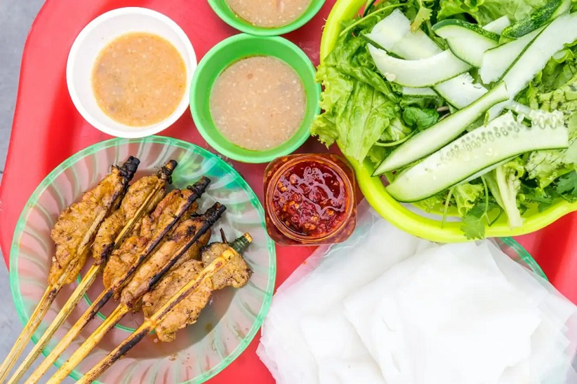 Bánh ướt cuốn thịt nướng