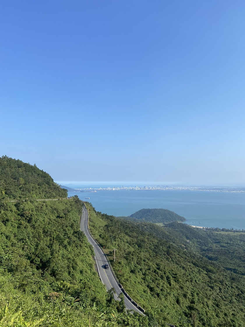 Du lịch Đà Nẵng 1 mình Ngắm Đà Nẵng từ đèo Hải Vân