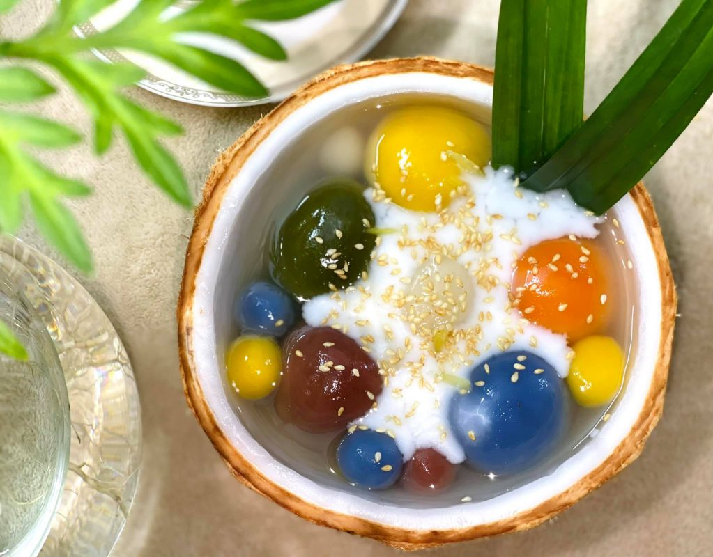 Nhiều người chọn ăn chè trôi nước trong Tết Nguyên tiêu với mong cầu về một năm mới hanh thông, trôi chảy