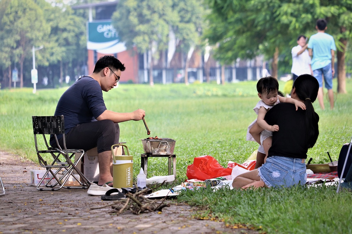 Địa điểm đi chơi 8/3 ở Hà Nội Công viên Yên Sở được nhiều gia đình chọn để picnic cuối tuần