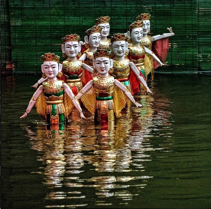 2 days in Hanoi Watching a water puppet show