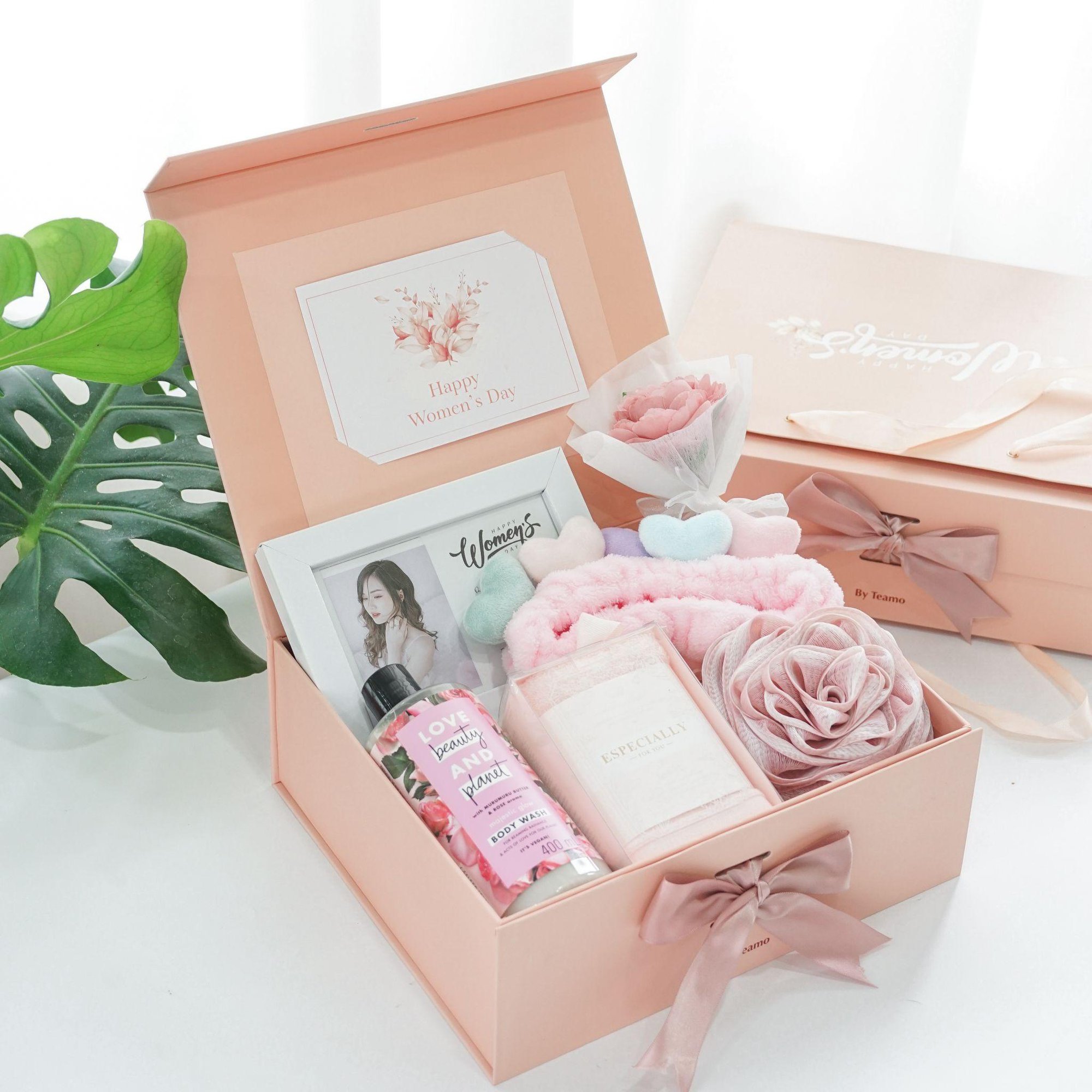 Tặng món quà phái đẹp yêu thích