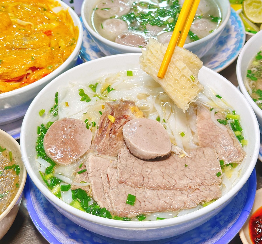Phở đêm Sài Gòn Phở bò Hớn Hưng
