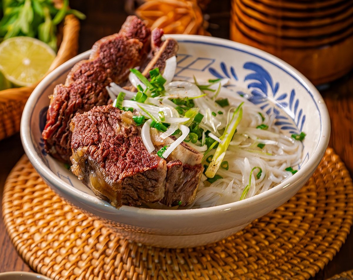 Phở đêm Sài Gòn Phở sườn bò Úc quán Nhất Vị