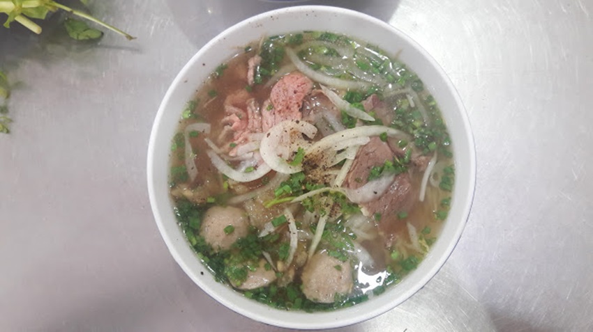 Phở đêm Sài Gòn Phở Trâm