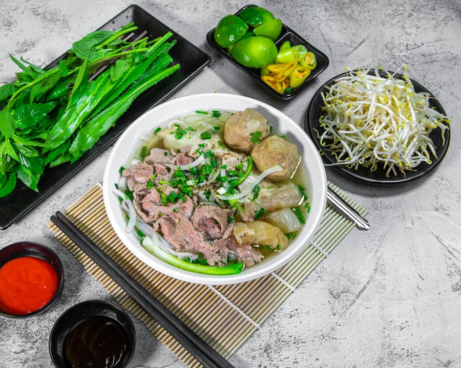 Phở đêm Sài Gòn Phở Việt Hưng