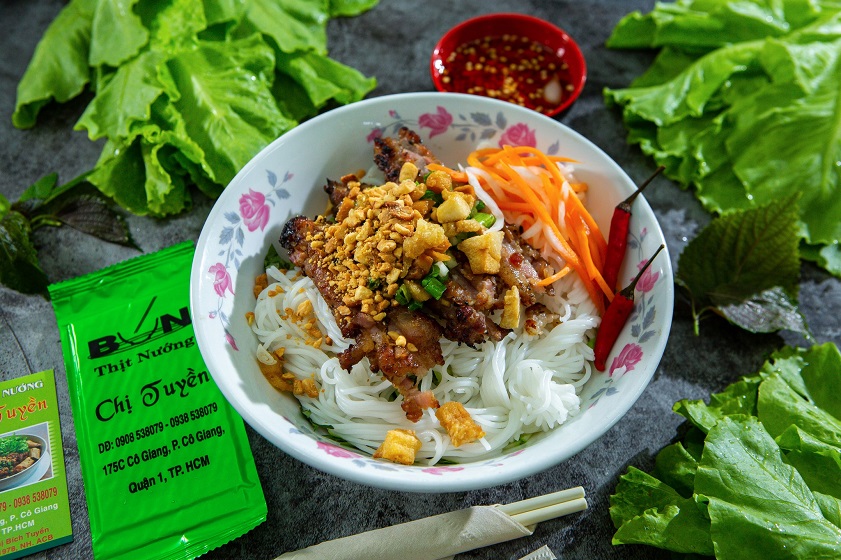 Breakfast in Saigon Bun Thit Nuong Chi Tuyen provides a warm experience for all