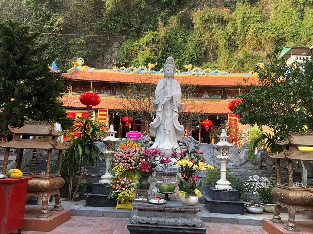 Don’t leave Long Tien Pagoda off your list of Ha Long Bay tourist attractions