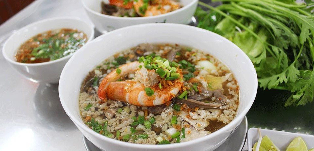 Breakfast in Saigon Hu Tieu Nam Vang Thanh Dat is a great place for Saigon breakfast