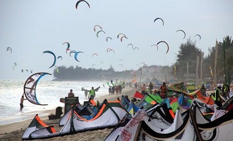 Kitesurfing in Vietnam: Best seasons and locations for a ride