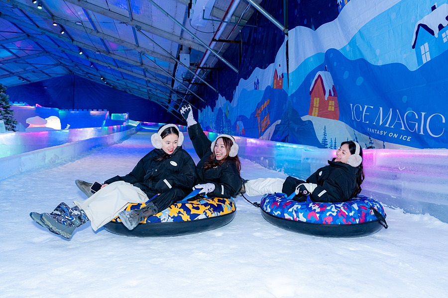 Ho Chi Minh City shopping malls Let's have fun at Grand Park