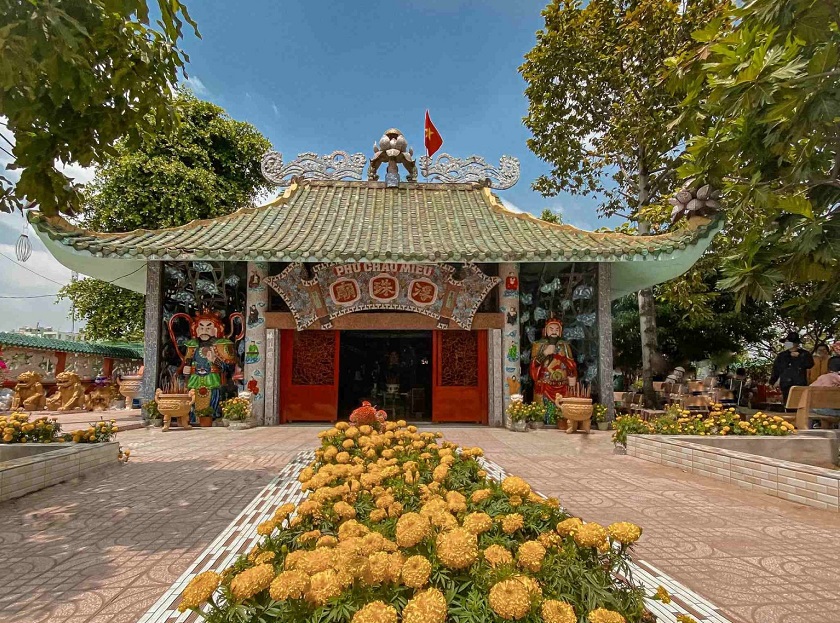 Phu Chau Floating Temple is an important cultural attraction in Ho Chi Minh City