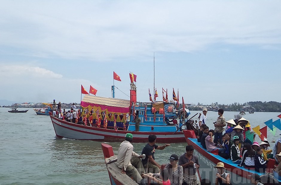 The Fishing and Peace-Seeking Festival brings a festive atmosphere