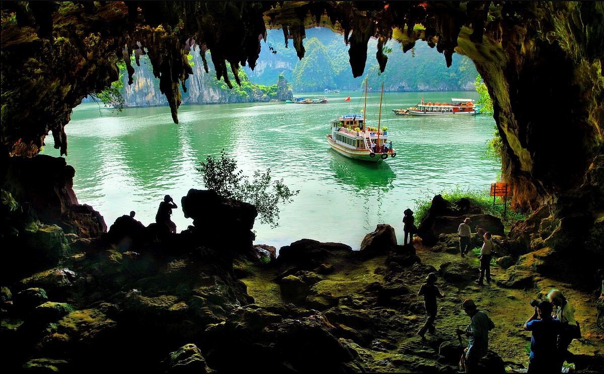 Ha Long Bay map Trinh Nu Cave is a highlight on the Ha Long Bay map