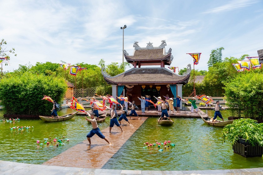 Watch lively shows at VinWonders Nam Hoi An 