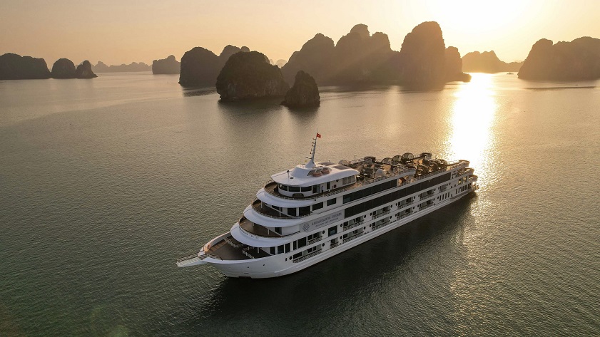 activities on overnight Ha Long Bay cruises